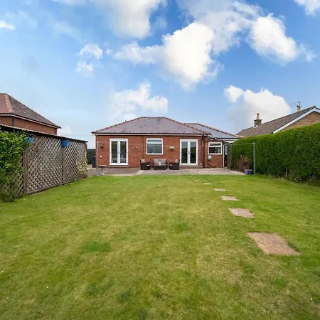 Pass The Keys Spacious Home From Home With Large Garden
