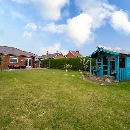 Pass The Keys Spacious Home From Home With Large Garden